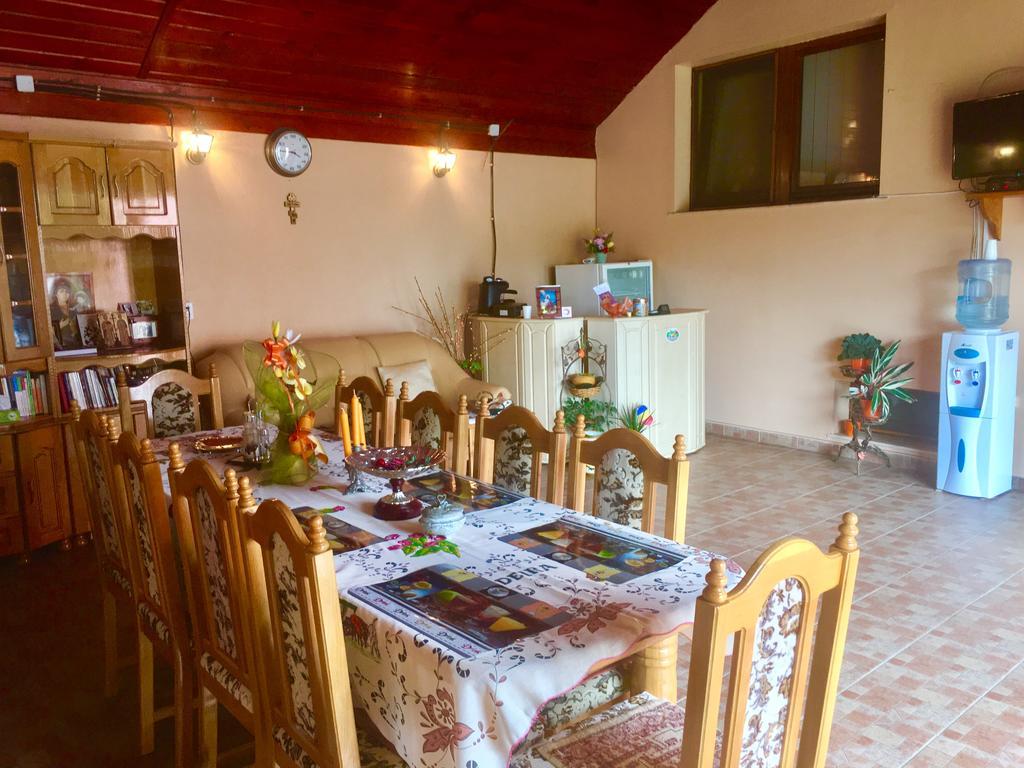 Vila La Izvor Petresti 외부 사진