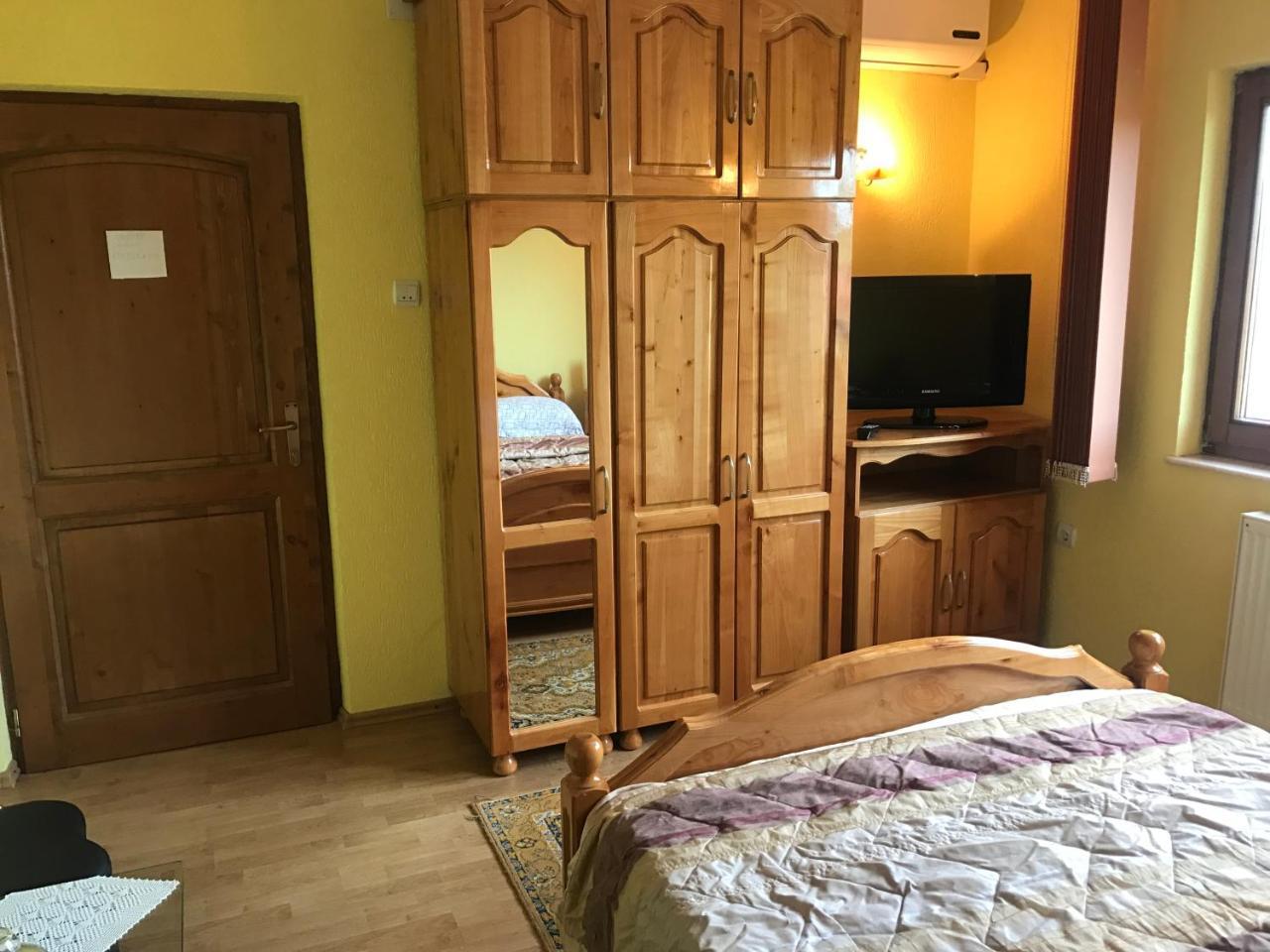 Vila La Izvor Petresti 외부 사진
